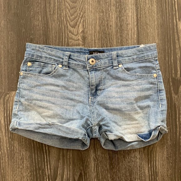 DKNY~Cuffed Jean Shorts~Mid Wash - Picture 1 of 3